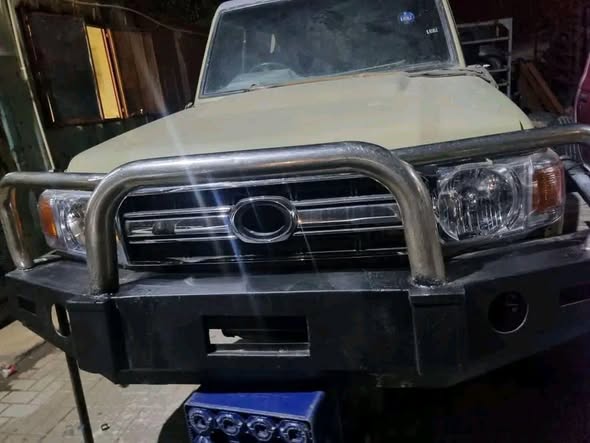 Landcruiser bull bar photo 1