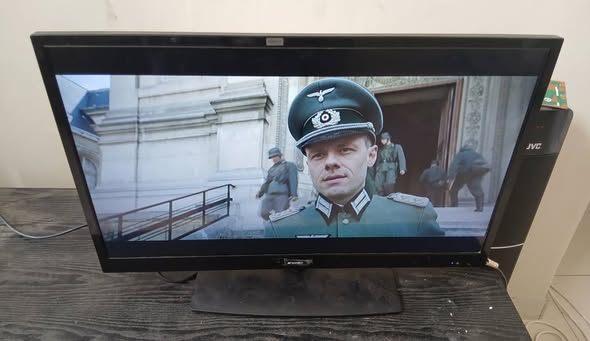 Sansui 32inch TV with remote photo 5