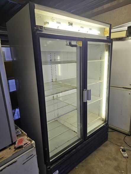 Beverage fridge photo 3