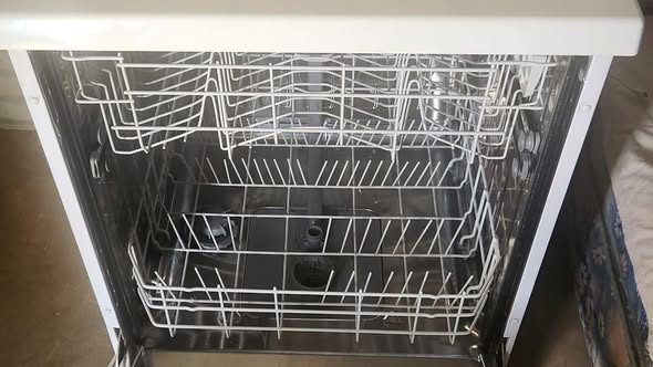 Dishwasher photo 3