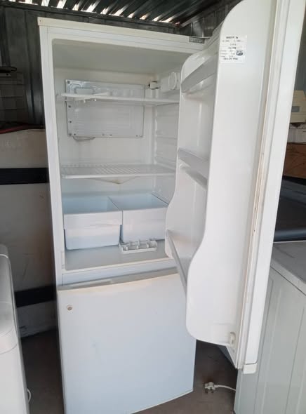 KIC fridge freezer photo 4