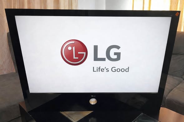 L.G 50 inch TV photo 1