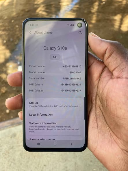 Samsung Galaxy S10e photo 1