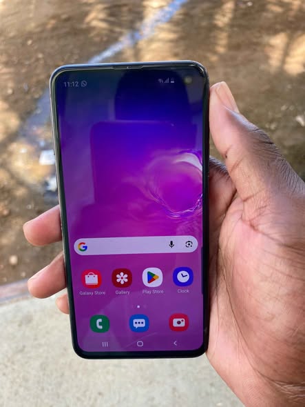 Samsung Galaxy S10e photo 4