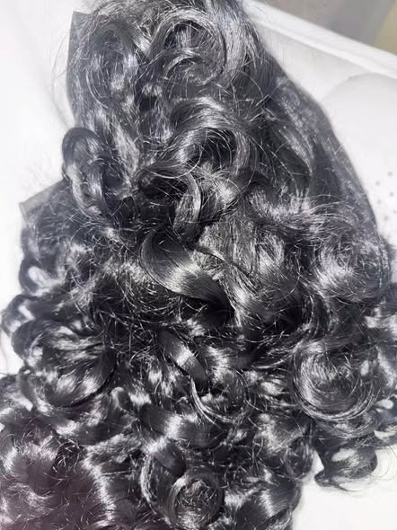 SYNTHETIC WIG photo 2