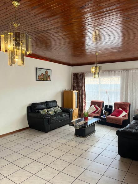 Khomasdal house for sale photo 3