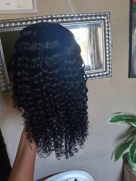 Curly wig photo 1