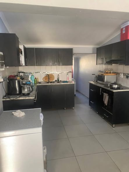DOUBLE STOREY HOUSE FOR SALE IN WALVIS BAY NARRAVILE photo 4