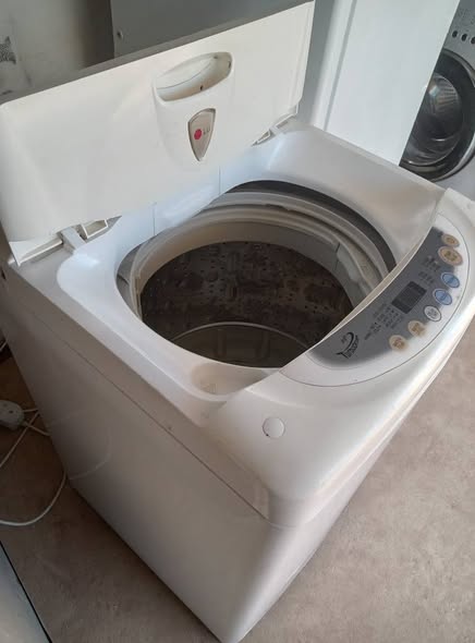 LG top loader automatic washing machine photo 3