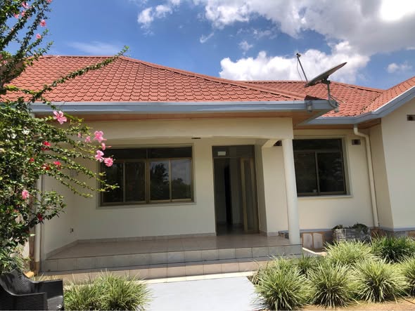 Unfurnished house for rent photo 1