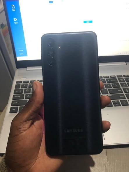 Samsung a04s photo 3