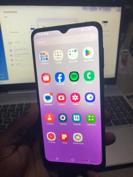 Samsung a04s photo 2
