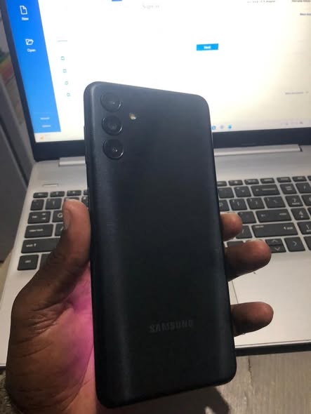Samsung a04s photo 1