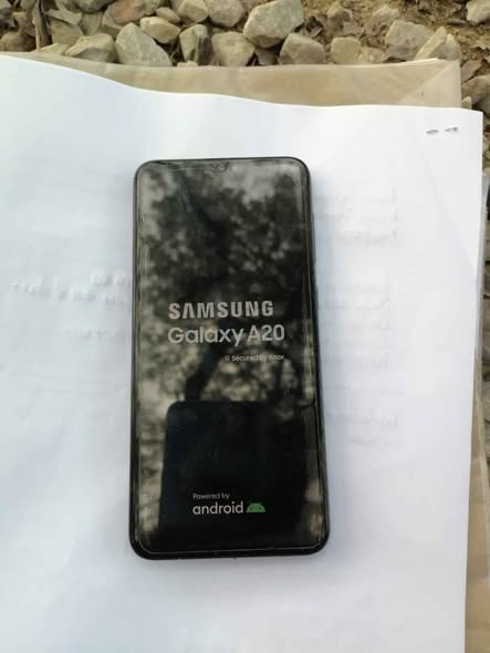 Samsung A20 photo 1