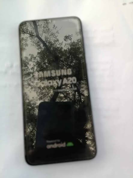 Samsung A20 photo 3