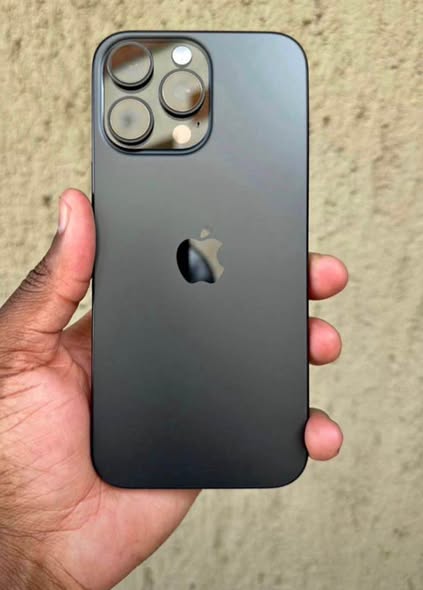 iPhone 16 Pro Max photo 2