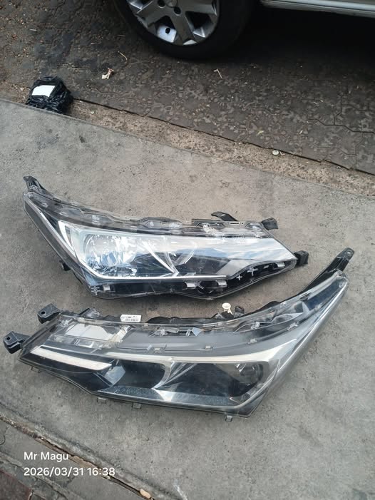TOYOTA COROLLA PRESTIGE HEADLIGHTS photo 1