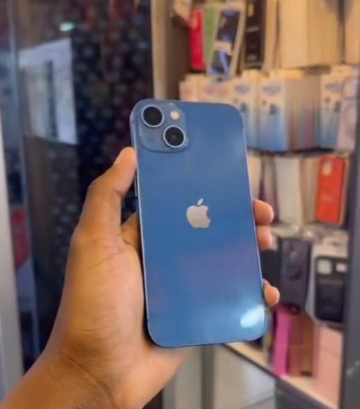 iPhone 13 photo 3