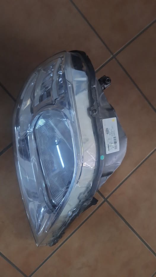 Headlamp Nissan np 200 photo 1