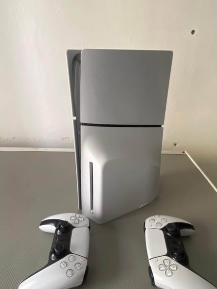 Ps5 Slim Disc Version photo 3