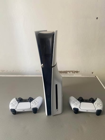 Ps5 Slim Disc Version photo 2