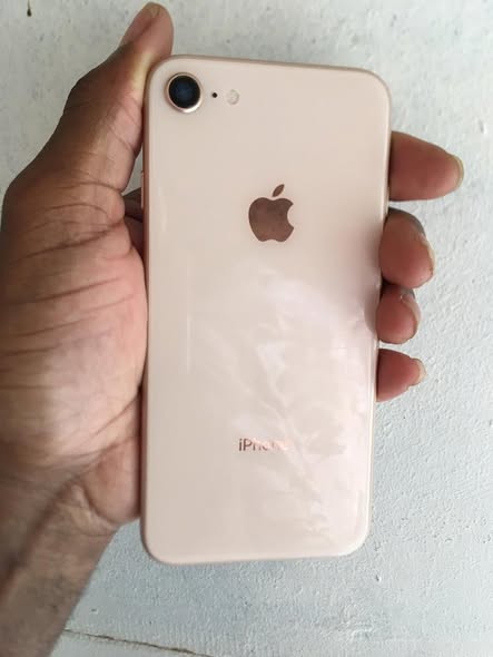 IPhone 8 photo 2