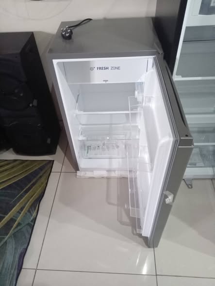 Mini fridge photo 1