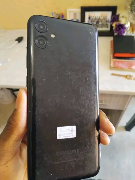 Samsung galaxy A04e photo 1