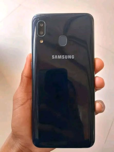 Samsung  A 20 photo 2