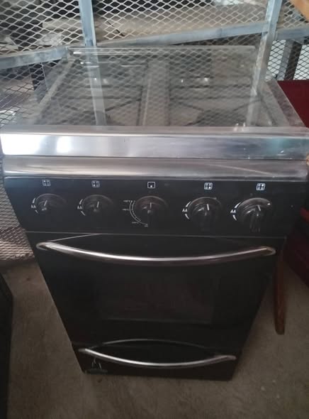 Defy 4 plate gas stove photo 1