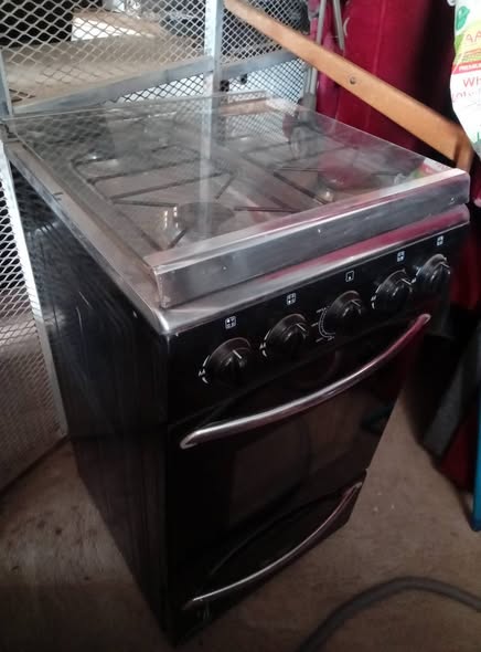 Defy 4 plate gas stove photo 4