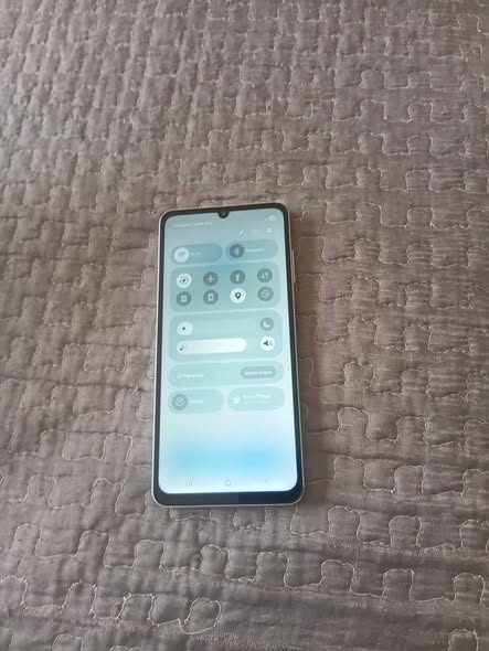 Samsung A06 photo 1