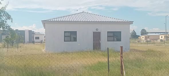 HOUSES FOR SALE IN ONDANGWA photo 2
