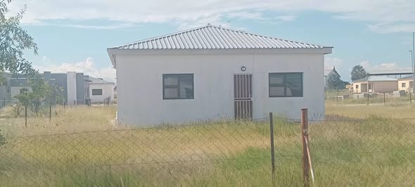 HOUSES FOR SALE IN ONDANGWA photo 4