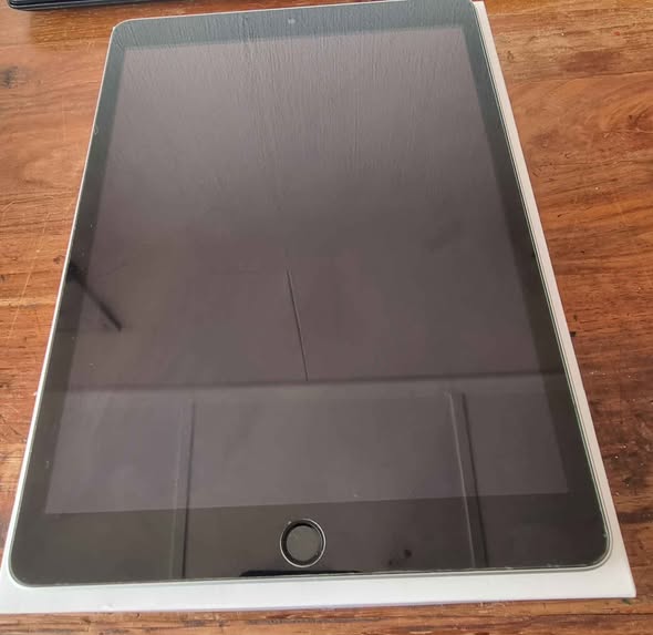 9th Generation 10.2inch iPad photo 2