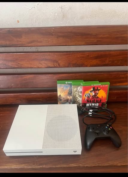 XBox One S photo 3