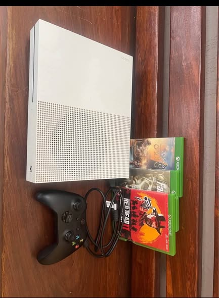 XBox One S photo 4