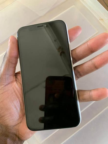 iPhone 11 Pro Max photo 2