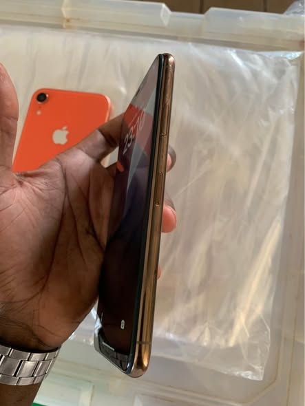 iPhone 11 Pro Max photo 4