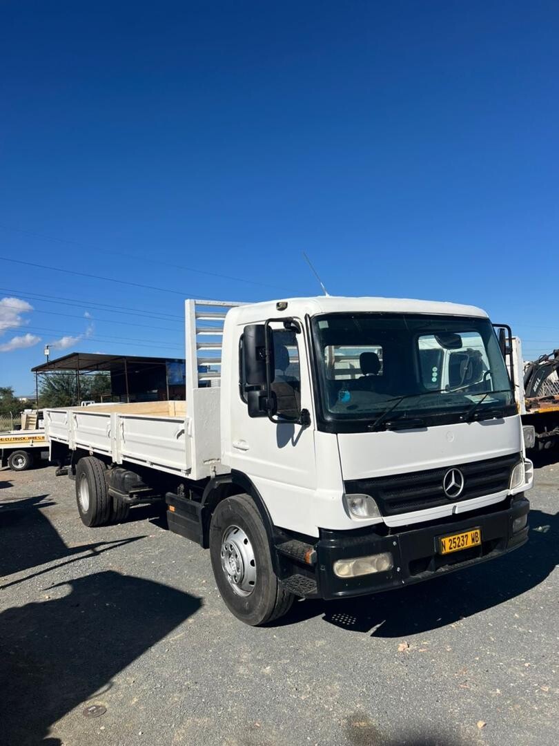 Mercedes Benz Truck photo 1