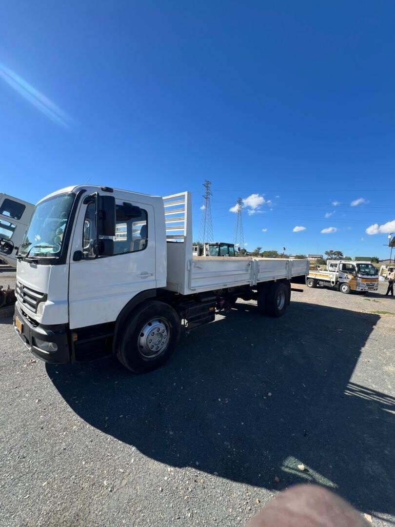 Mercedes Benz Truck photo 7