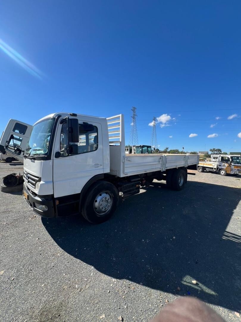 Mercedes Benz Truck photo 3