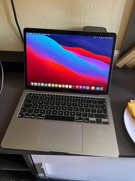 MacBook Air M1 (256GB) photo 1