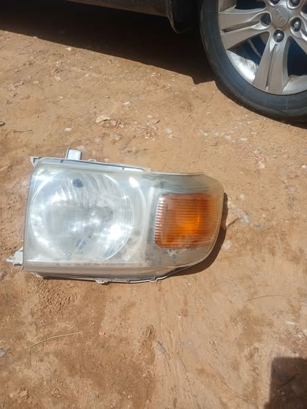 Land cruiser left head light photo 1