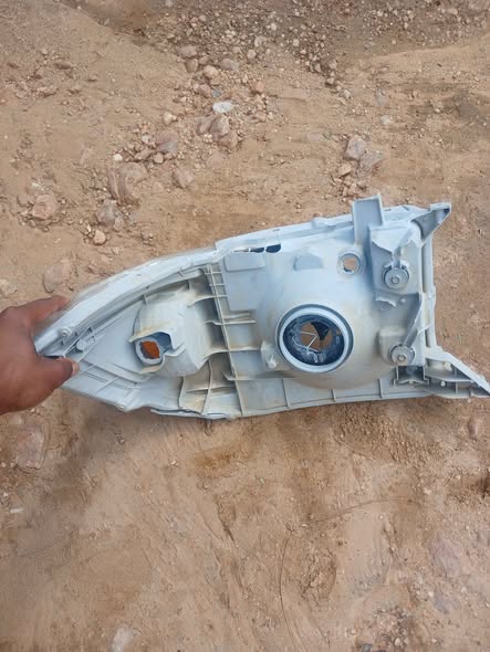 Land cruiser left head light photo 2