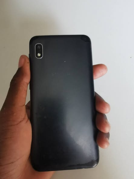 Samsung A10 photo 2