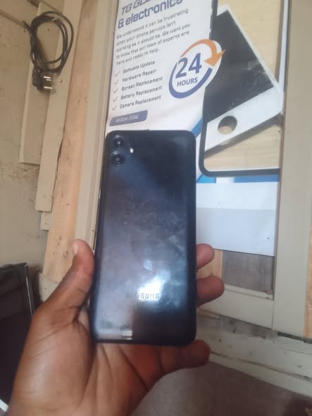 Samsung a04e photo 2