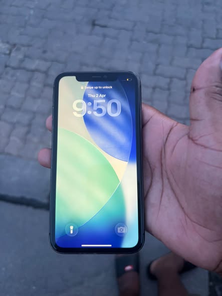 iPhone 11 photo 2