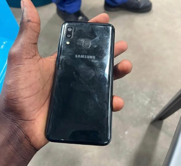 Samsung Galaxy A20e photo 3