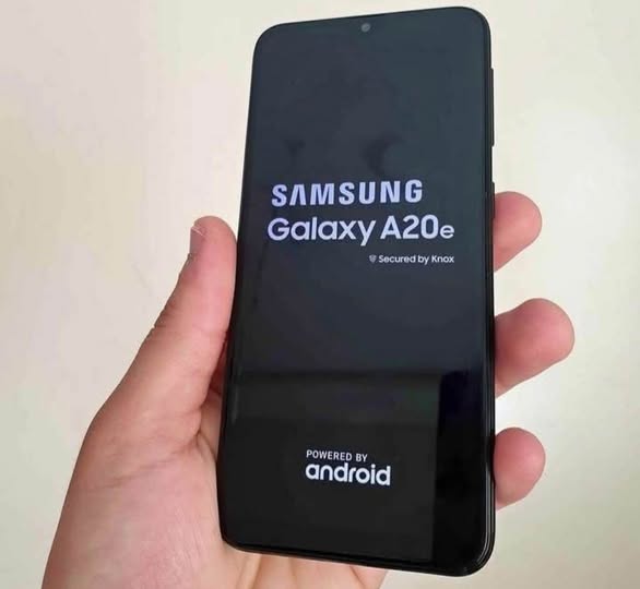 Samsung Galaxy A20e photo 1